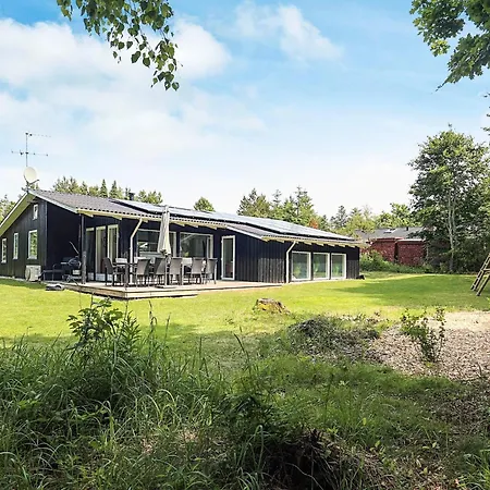 10 Person In Fjerritslev-by Traum